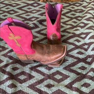 Girls Ariat Size 3 4LR boots. Only worn twice!